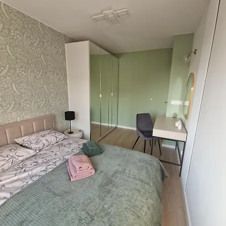 Apartment Broniewskiego 6 *