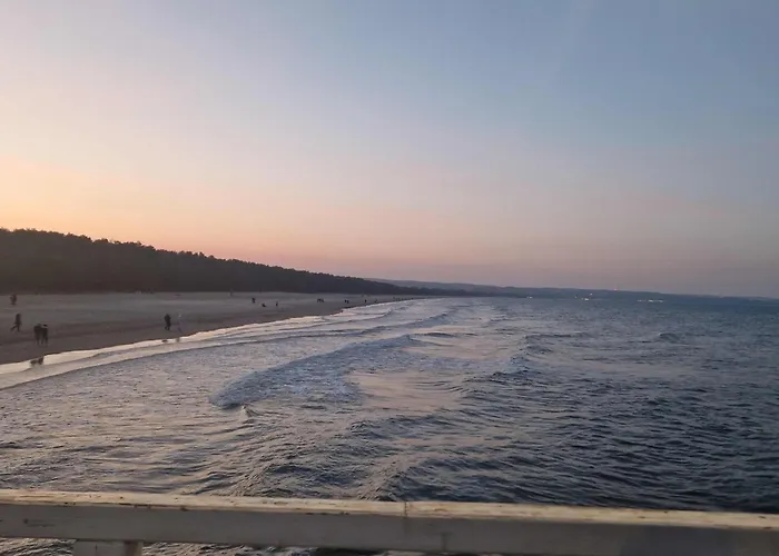 Broniewskiego 6 アパート *